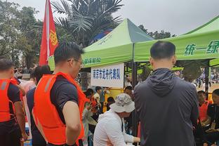 鲁媒：今天下午泰山队25人进行中超揭幕战赛前训练，四名外援均在